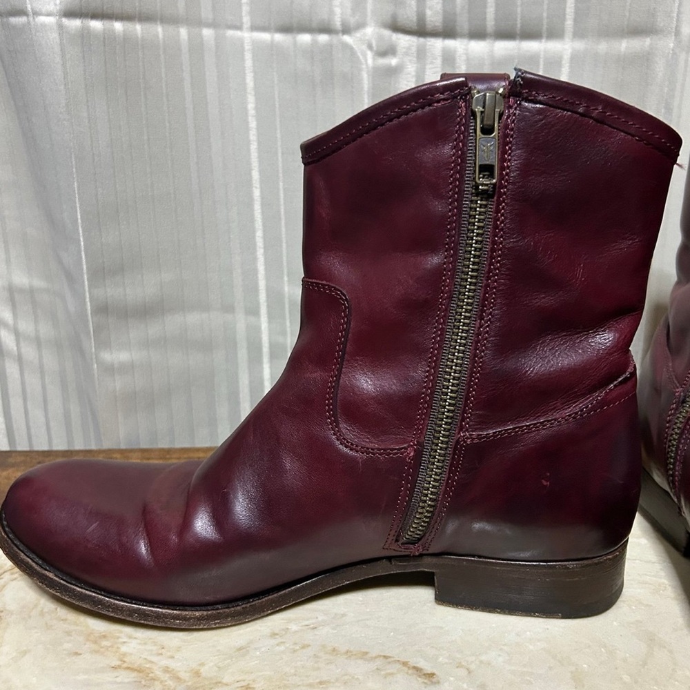FRYE Women's Melissa Button Short Ankle Boot size 9 Burgundy side zipper - Picture 4 of 9